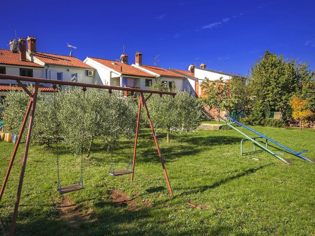 Charming Beachfront Holiday Home In Poreč Zewnętrze zdjęcie