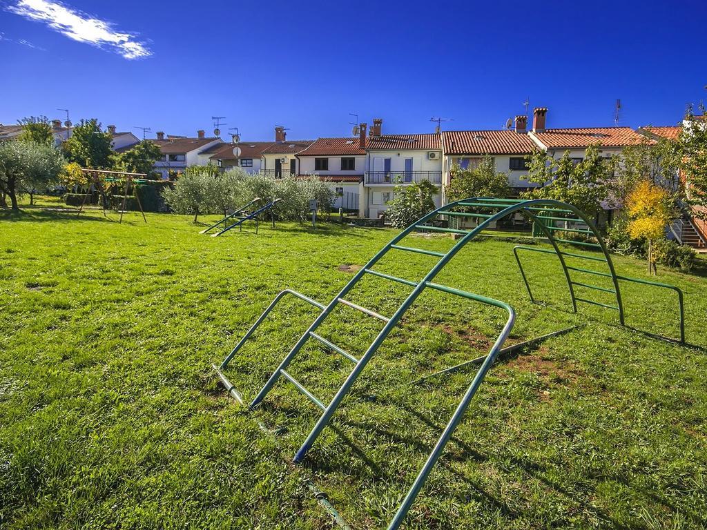 Charming Beachfront Holiday Home In Poreč Zewnętrze zdjęcie