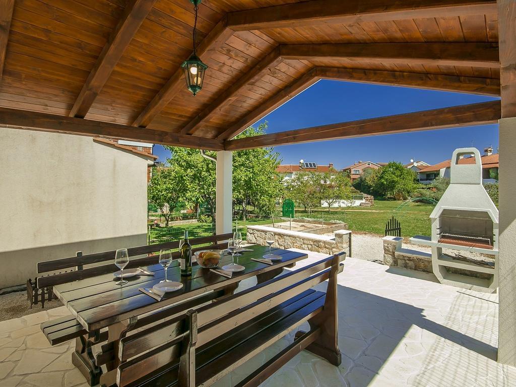 Charming Beachfront Holiday Home In Poreč Pokój zdjęcie