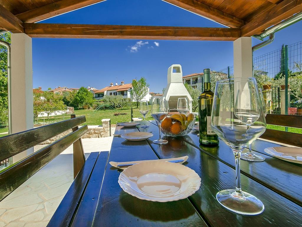 Charming Beachfront Holiday Home In Poreč Pokój zdjęcie