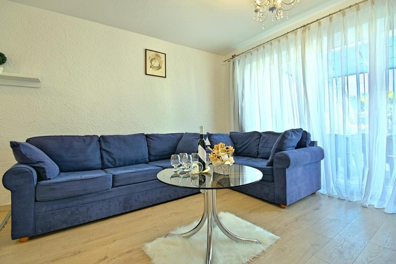 Charming Beachfront Holiday Home In Poreč Zewnętrze zdjęcie