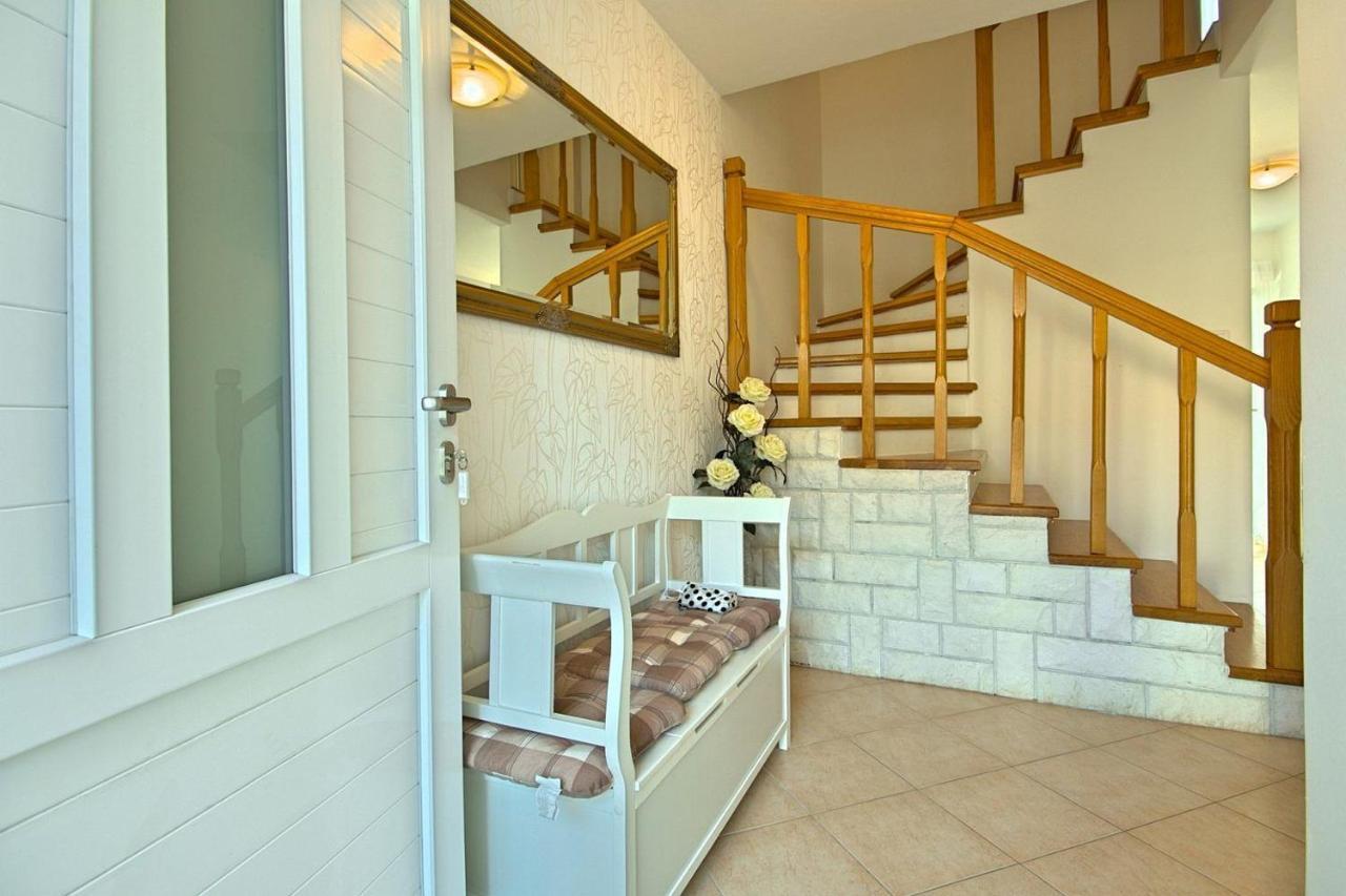 Charming Beachfront Holiday Home In Poreč Zewnętrze zdjęcie